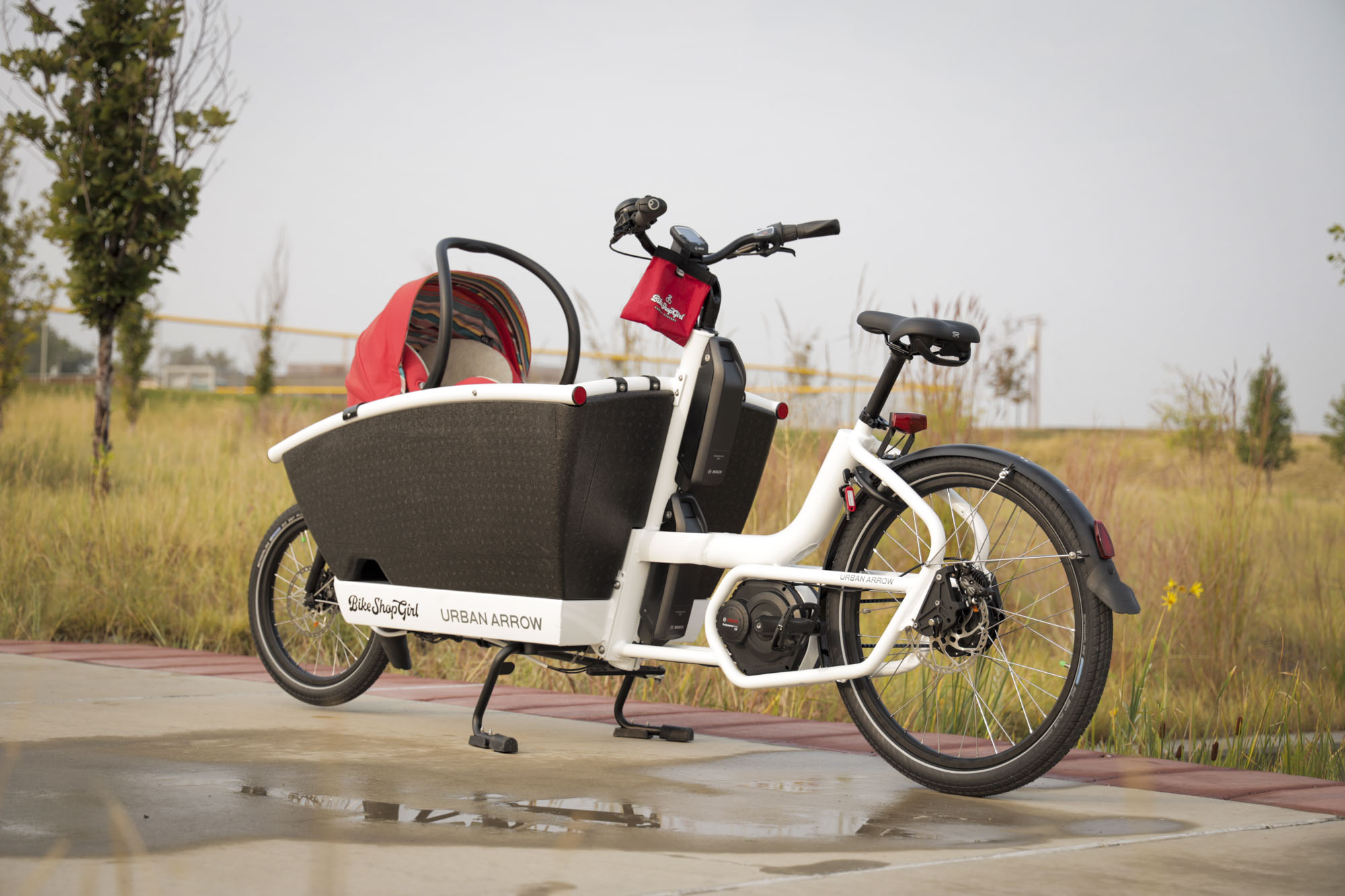 urban arrow cargo bike with baby seat