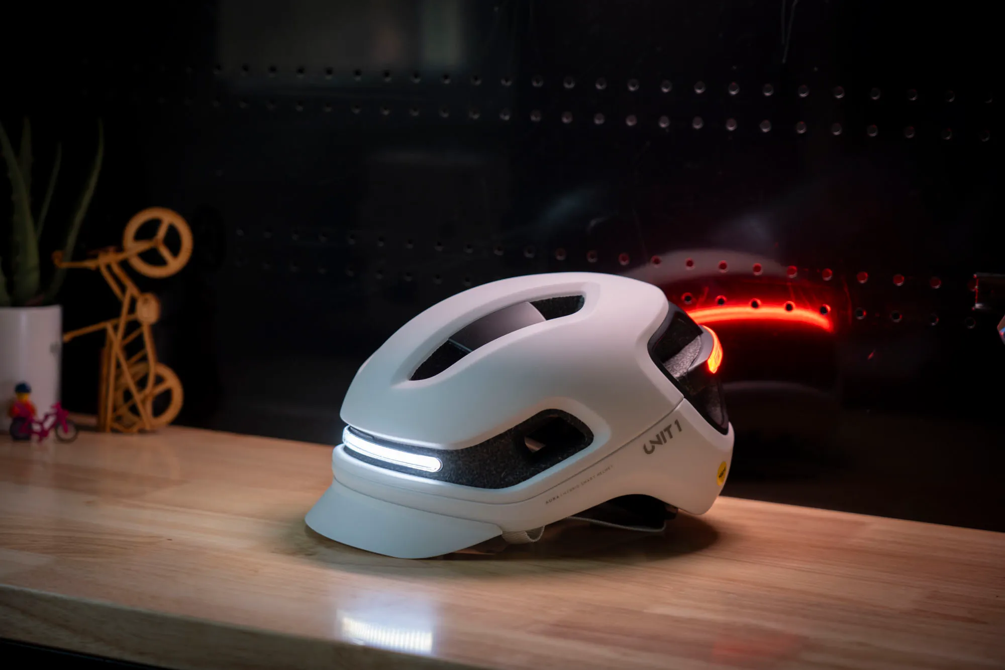 unit 1 aura smart bike helmet review