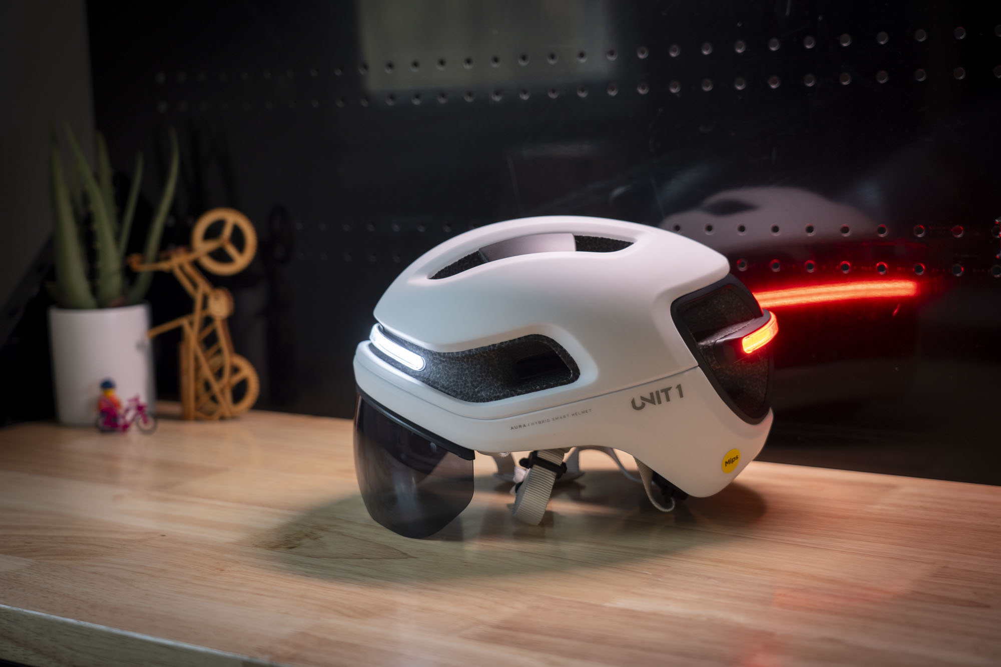 unit 1 aura smart bike helmet review